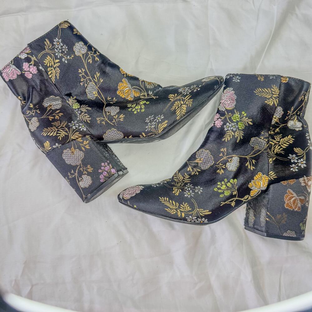 Charlotte Russe Gracey-50 Black Floral Brocade Chunky Block Heel Boots 7